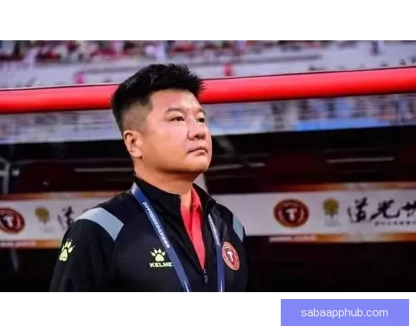 李金羽率铁人开局低迷两胜一平六负成中超首位下课教练